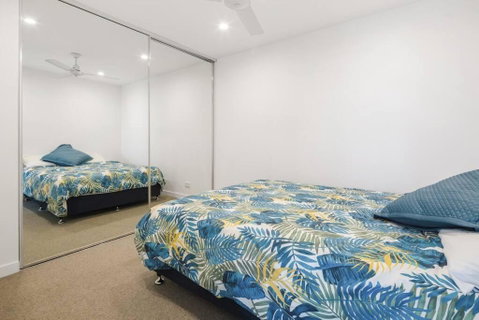 Perfect Haven In Spring Hill 2B1B And Parking - Accommodation QLD 3