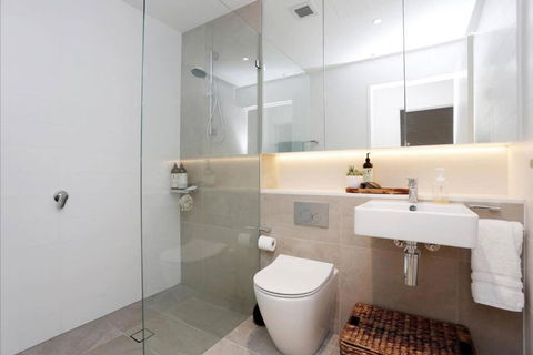 Perfect Large One Bedroom Plus Study - ALB09518 - Accommodation QLD 2