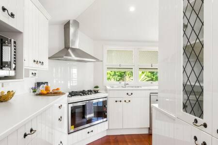 Pet Friendly Family Home In Brisbane - Relocations And Family Stays - Fast Internet - Parking - Netflix - Accommodation QLD 3