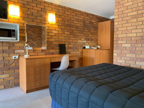 Peter Allen Motor Inn - Accommodation QLD 0