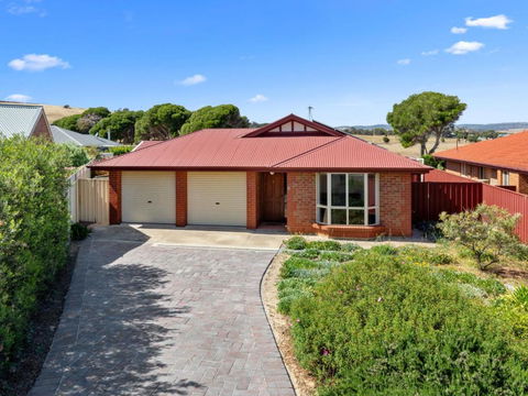 Pets At The Beach 8 Marto Court - Accommodation QLD 1