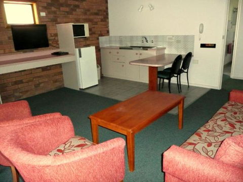 Pinnacle Holiday Lodge - Accommodation QLD 1