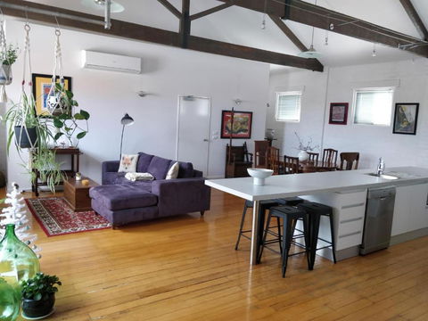 Pips On Mitchell - Beautiful Historic Apartment - Accommodation QLD 2