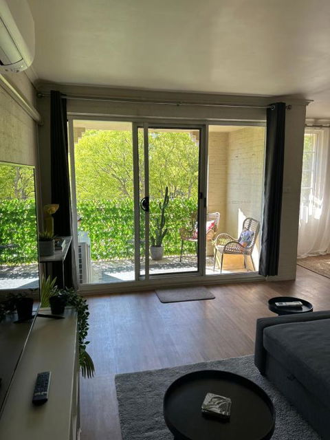 Plush 2 Bedroom Apartment Kingston - Accommodation QLD 2