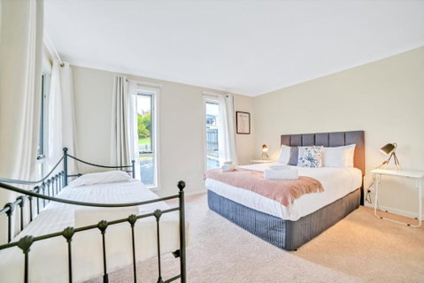 Port View Escape - Accommodation QLD 3
