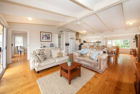PORT WILLUNGA DREAMING A Beach Front Experience - Accommodation QLD 1