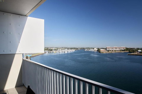 Portside On Honeysuckle - Accommodation QLD 1