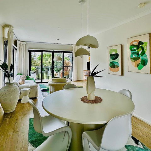 Position Perfection- Mornington - Accommodation QLD 0