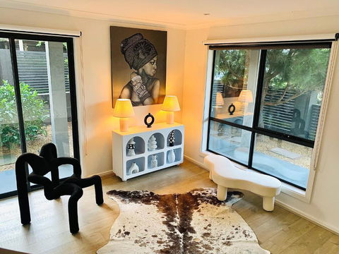 Position Perfection- Mornington - Accommodation QLD 3