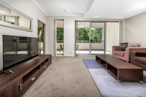 Quiet Apartment In Braddon ACT - Accommodation QLD 3