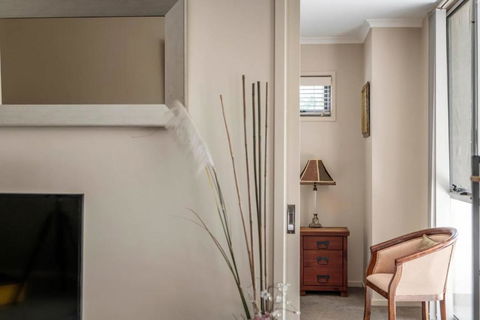 Quiet Apartment In Braddon ACT - Accommodation QLD 1