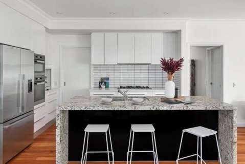 Quite Luxurious House With Pool 220m To Railway Station - Accommodation QLD 2