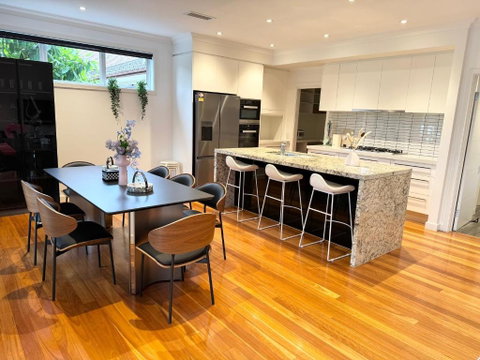 Quite Luxurious House With Pool 220m To Railway Station - Accommodation QLD 3