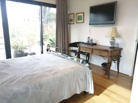 Private & Cosy! Master Bedroom In Perth With Garden View - Accommodation QLD 1
