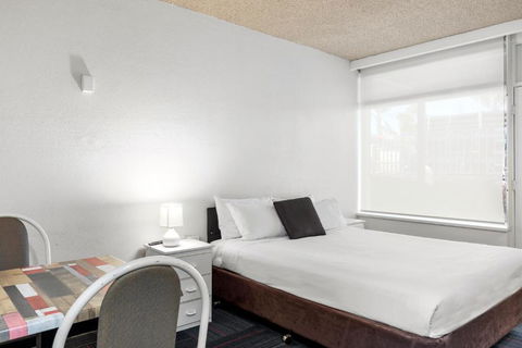 Red Carpet Motel - Accommodation QLD 0