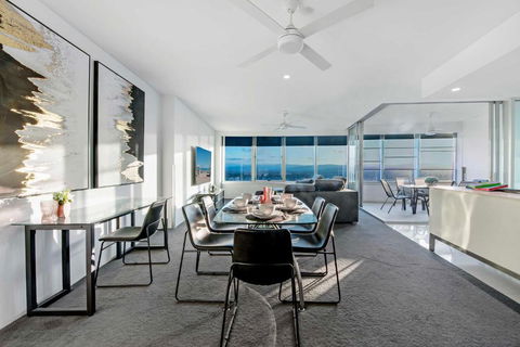 Q Tower Apartments In Surfers Paradise - From Level 3 - Self Contained & Privately Managed - Wow Stay - Accommodation QLD 1