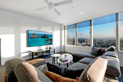 Q Tower Apartments In Surfers Paradise - From Level 3 - Self Contained & Privately Managed - Wow Stay - Accommodation QLD 2