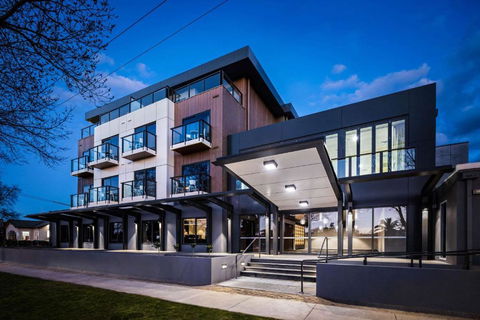 Quality Hotel Lakeside - Accommodation QLD 0