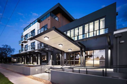 Quality Hotel Lakeside - Accommodation QLD 1
