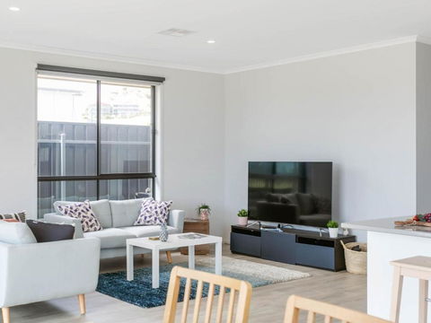 Putters Paradise 25-30 Troon Drive - Accommodation QLD 1