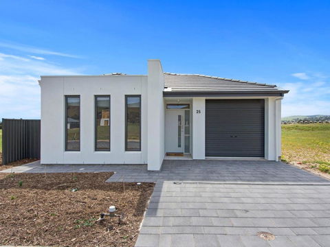 Putters Paradise 25-30 Troon Drive - Accommodation QLD 0