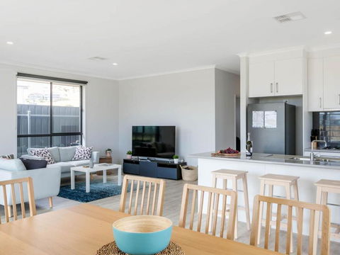 Putters Paradise 25-30 Troon Drive - Accommodation QLD 2