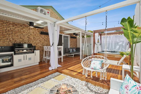 Private Outdoor Spa, Fire Pit - THE RETREAT COOLUM BEACH - Accommodation QLD 2