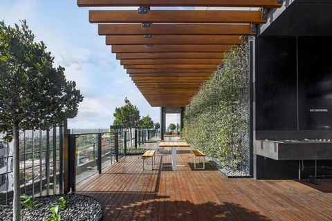 Premium Albert Park Grand Prix Apartment By Ready Set Host - Accommodation QLD 3