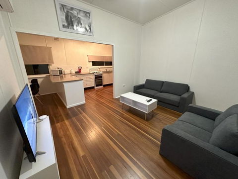 Private 1 Bedroom Apartment With Fenced Yard - Accommodation QLD 0