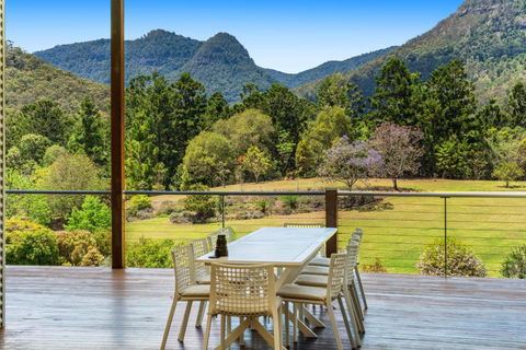 Private Luxury In The Mountains With Running Creek - Accommodation QLD 3