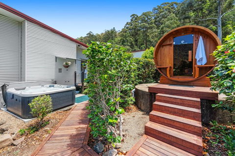 Private Luxury In The Mountains With Running Creek - Accommodation QLD 1