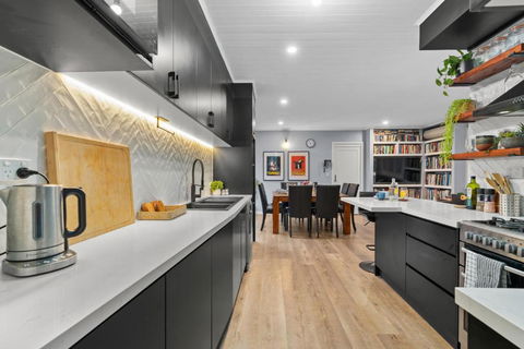 Private, Modern And Warm Family Home - Accommodation QLD 3