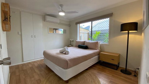 Private Guesthouse - Pet Friendly - Walk To Beach - Accommodation QLD 0