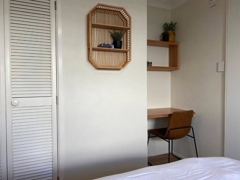 Private Guesthouse - Pet Friendly - Walk To Beach - Accommodation QLD 3
