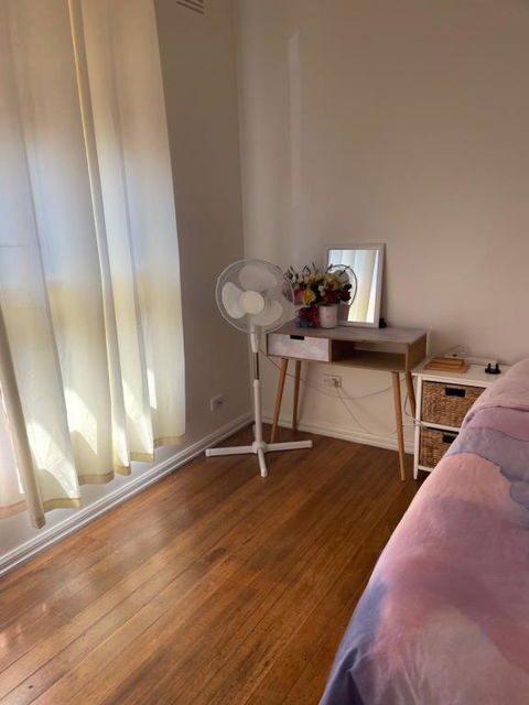 Private Room Near Melbourne Airport - Accommodation QLD 0