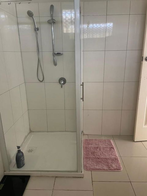 Private Room Near Melbourne Airport - Accommodation QLD 3