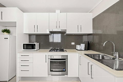 Private Single Room - Conveniently Located At Glebe - Shared Bathroom - Accommodation QLD 3