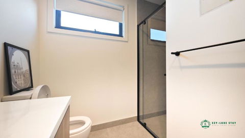Private Suite With Queen Bed TV - Room 11 - Accommodation QLD 1