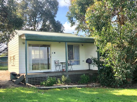 Promhills Cabins - Accommodation QLD 2