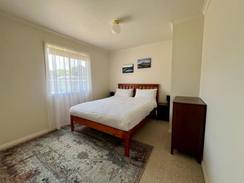 Promhills Cabins - Accommodation QLD 3