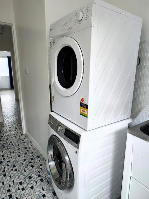 PROMO! Near Train Station, FREE WIFI! - Accommodation QLD 1