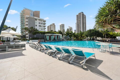 Q Tower Amazing Ocean Views 22nd Level Heated Pools Sleeps 6 - Optimise BNB - Accommodation QLD 3