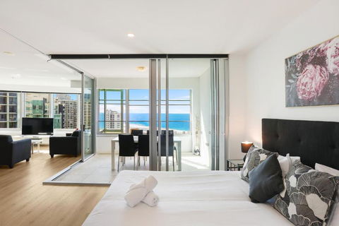 Q Tower Amazing Ocean Views 22nd Level Heated Pools Sleeps 6 - Optimise BNB - Accommodation QLD 1