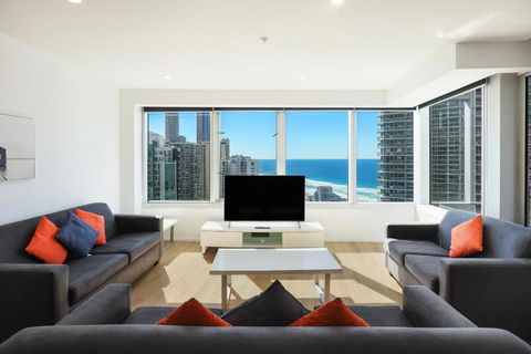 Q Tower Amazing Ocean Views 22nd Level Heated Pools Sleeps 6 - Optimise BNB - Accommodation QLD 0