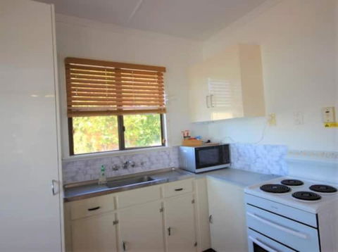 QCWA Cheerful Cottage - Airlie Beach - Accommodation QLD 2