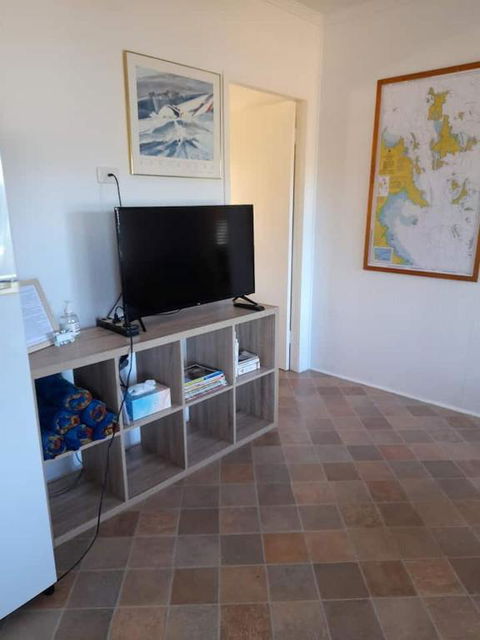 QCWA Cheerful Cottage - Airlie Beach - Accommodation QLD 1