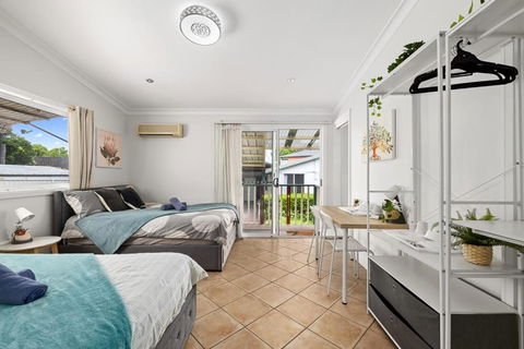 Quadruple Ensuite Room - Nearby Stations & Shops - Accommodation QLD 1