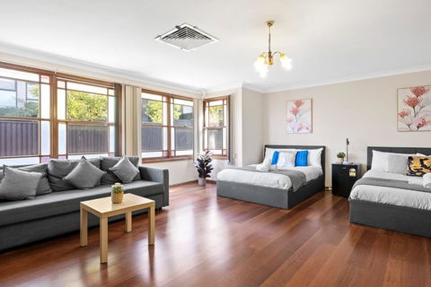 Quadruple Room W Ensuite In Gordon Near Train & Bus - Accommodation QLD 0