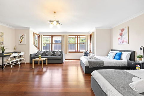 Quadruple Room W Ensuite In Gordon Near Train & Bus - Accommodation QLD 3