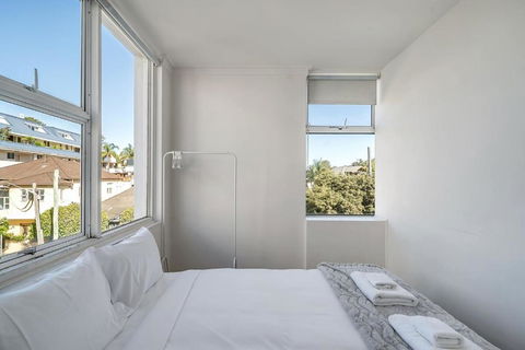 Quaint 1BD On The Doorstep Of Manly Beach - Accommodation QLD 3